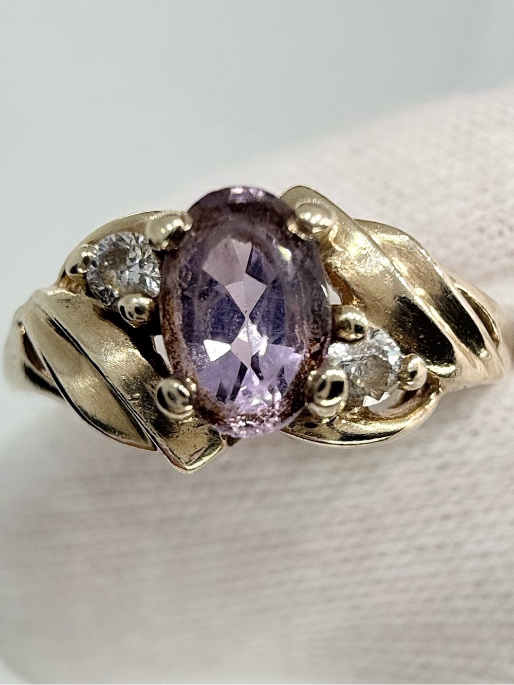 ✨ Vintage 10K Solid Yellow Gold Oval Purple Amethyst & Diamond Accent Ring ✨